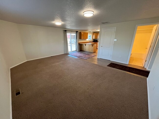 Building Photo - Spacious Single Level 1-bdr, 1-bath in Sisters! ***OWNER PAYS UTILITIES***