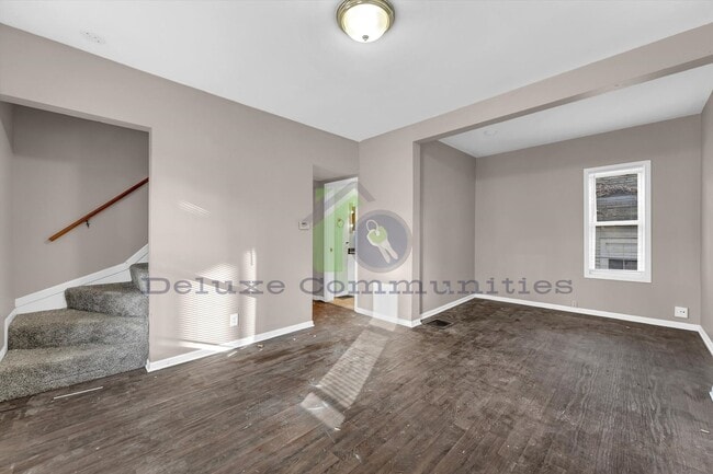 Foto del edificio - 2 Bed 1 Bath Bonus Room PRICE DROP!