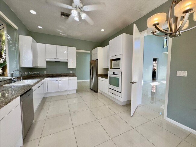 Foto del edificio - 3728 NE 208th Terrace