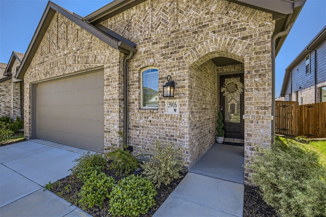 Building Photo - 3906 Chesapeake Ln