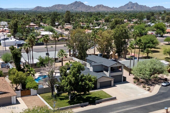 Foto del edificio - 5751 E Ludlow Dr