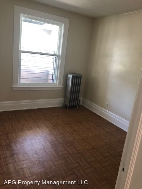 Building Photo - 4 br, 1.5 bath House - 917 Avenue D