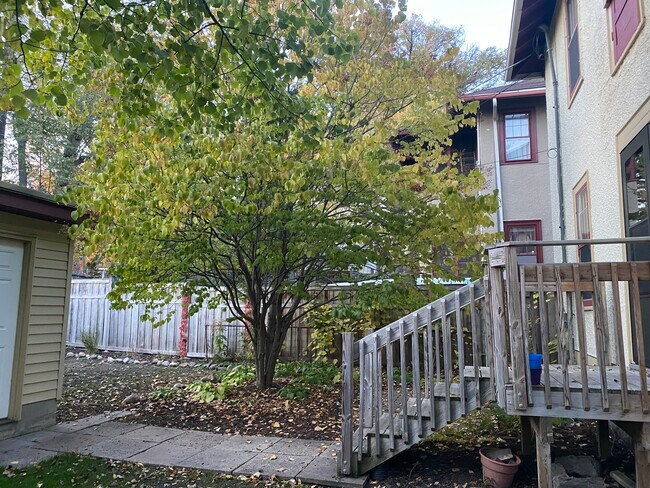 Building Photo - 138 Cecil St SE