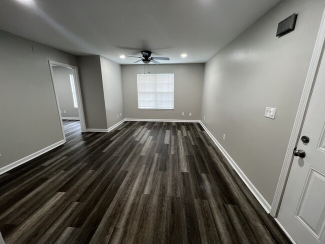 Building Photo - 8373 Thomas Rd
