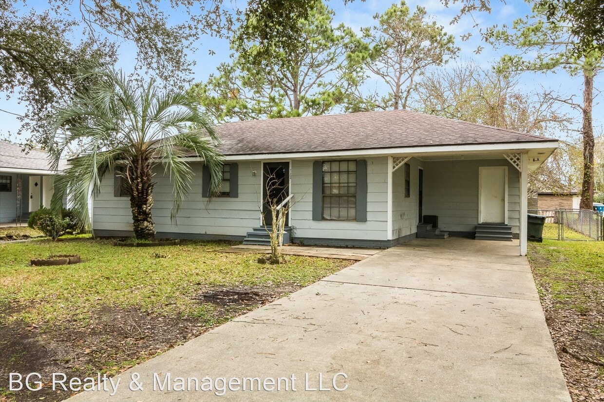 3 br, 1 bath House 732 Maude Street House Rental in Scott, LA