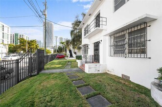 Building Photo - 520 SW 6th St