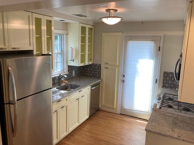 Building Photo - Spacious 3Bd/2Bth SFH in Takoma Park!