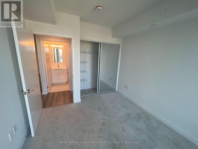 Building Photo - 238 Simcoe St