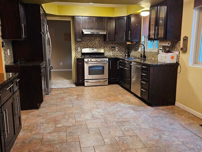 Building Photo - 3 Bedroom Single Family Home in Canton