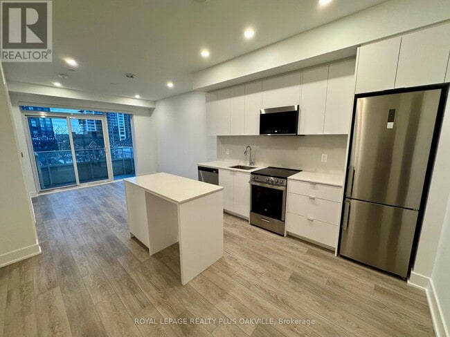 Building Photo - 2088 James St