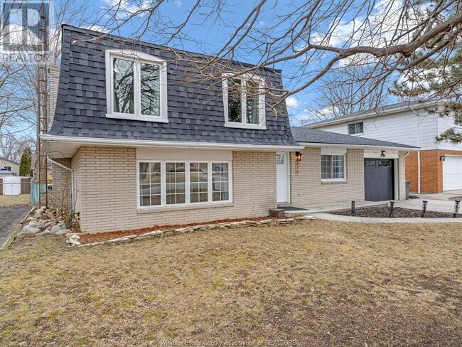 Building Photo - 370 Fryer St