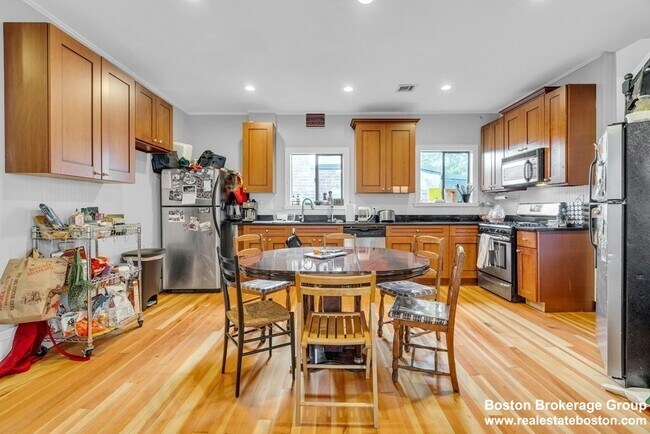 Building Photo - 180 St Alphonsus St