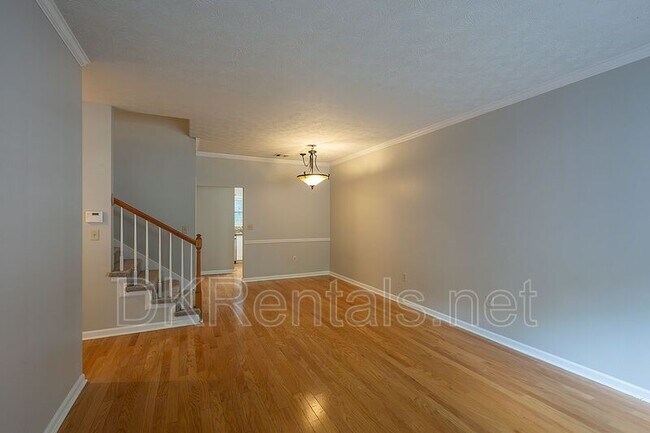 Building Photo - 2680 Pine Tree Rd NE