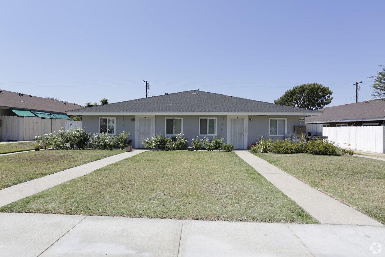 Building Photo - 313 N Tustin Ave