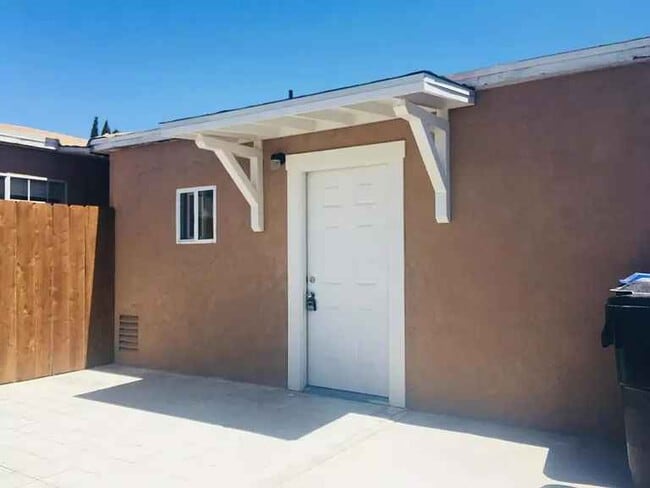 Building Photo - 3133 Clay Ave