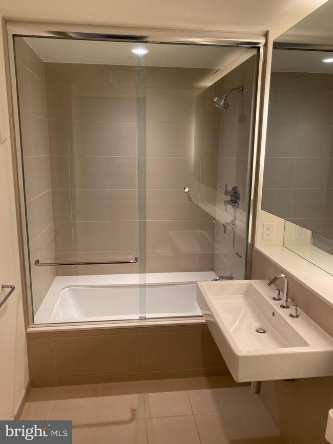 Foto del edificio - 925 H St NW