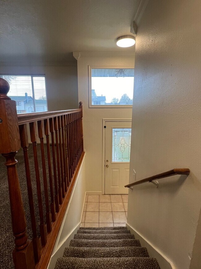 Building Photo - Great Neighborhood and Clean Four Bedroom ...