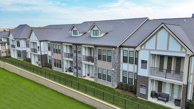 Building Photo - Legacy Rochester Hills Apartments