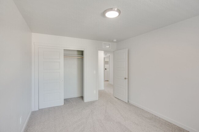 Foto del edificio - Three Bedroom Townhome is ready for you!