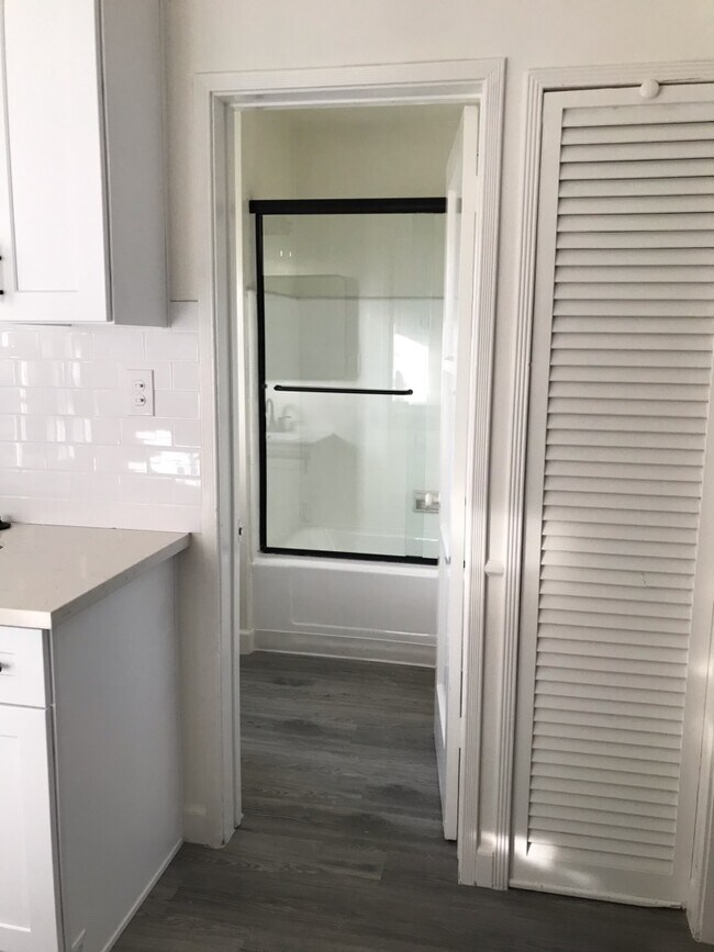 Foto del edificio - 1275 Devon Ave