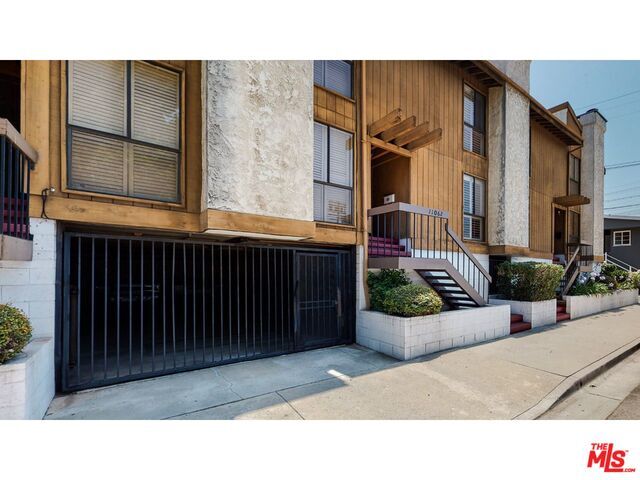 Building Photo - 11062 La Grange Ave