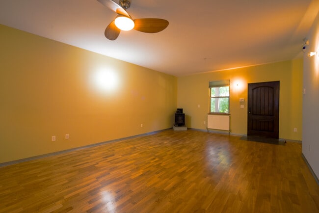 Building Photo - 208 Paseo Del Pueblo Sur