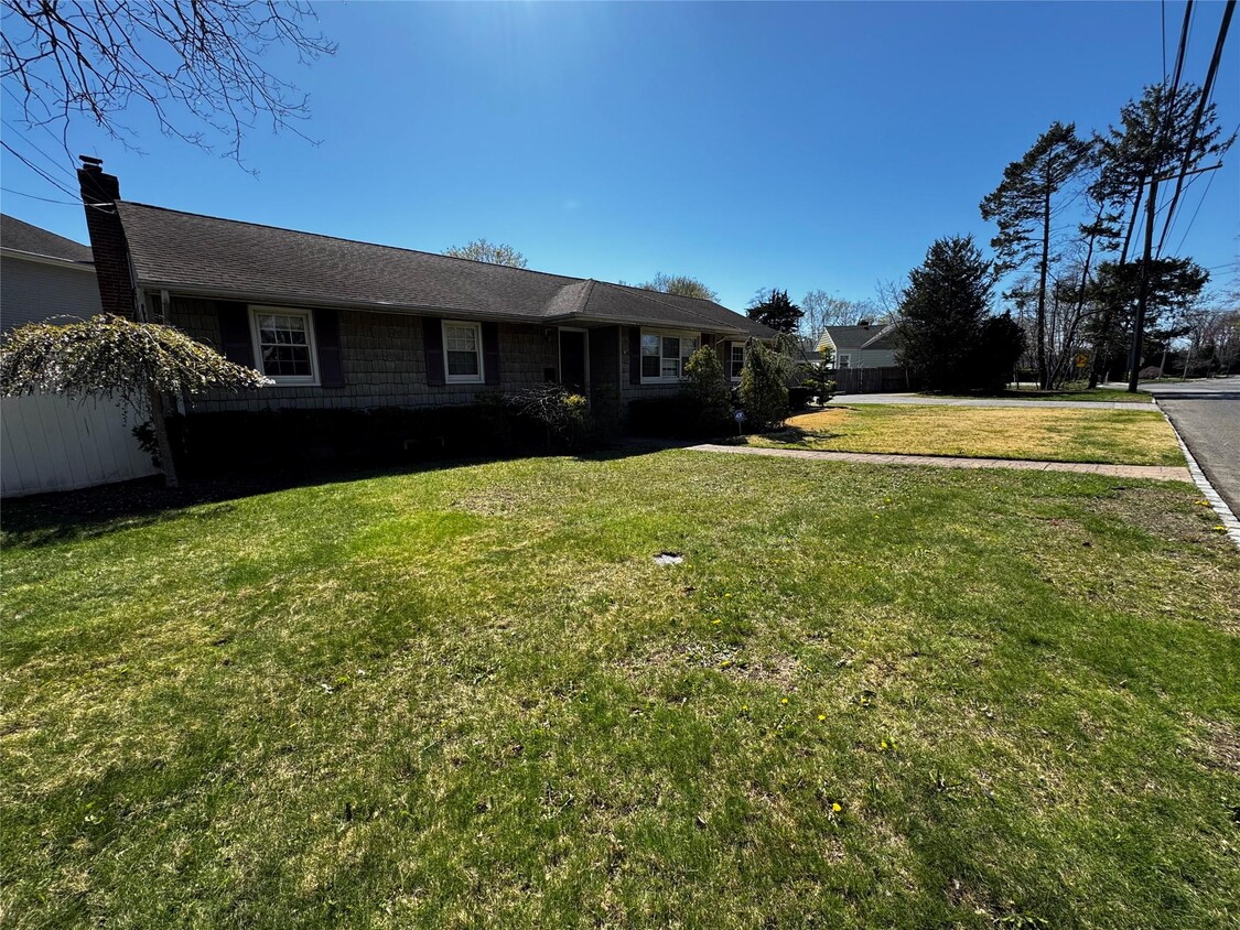 Primary Photo - 364 Half Hollow Rd