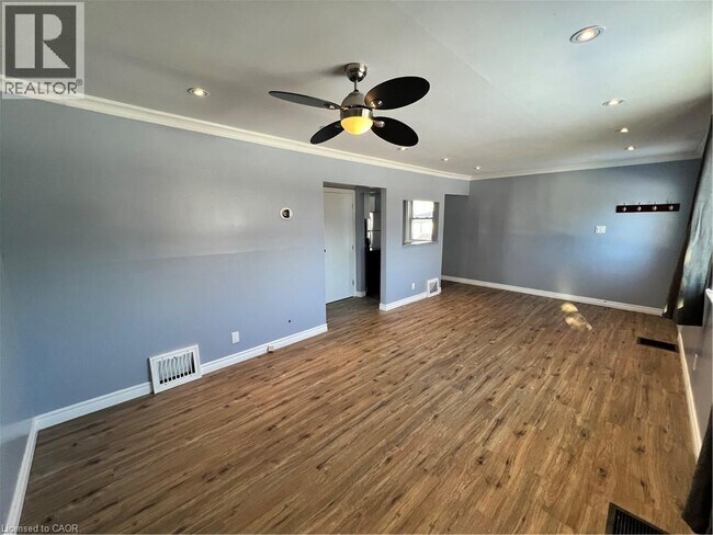 Photo du bâtiment - 306 E 22nd St