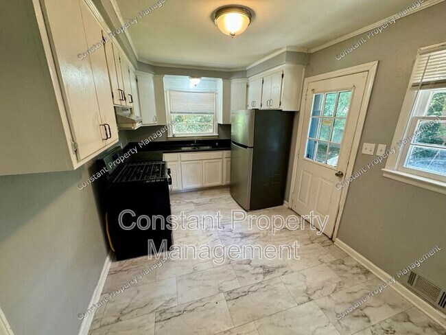 Foto del edificio - 2124 Bayswater Rd