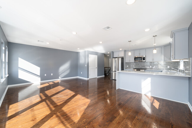 Living room/ Dinning room - 235 16th Ave