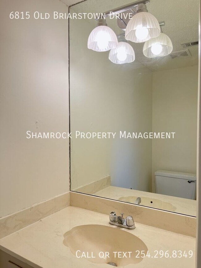 Foto del edificio - Two-story Townhome in Waco!