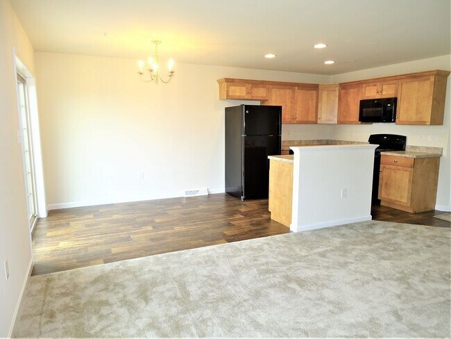 Building Photo - 4 Granite Dr