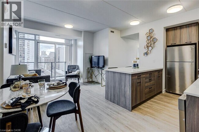 Building Photo - 49 Walnut St S