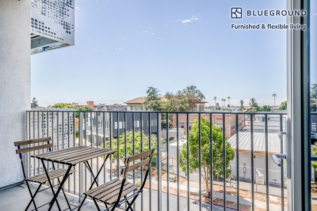 Foto del edificio - 4353 Park Blvd