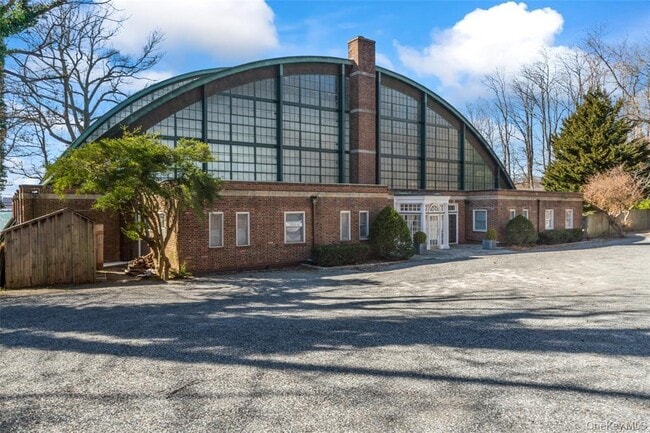 Building Photo - 4 Elfland Ct