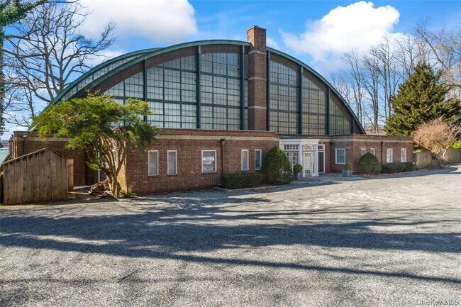 Foto del edificio - 4 Elfland Ct