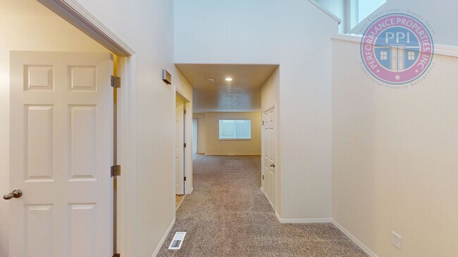 Foto del edificio - Two Level Cascadia Village Home with Backyard