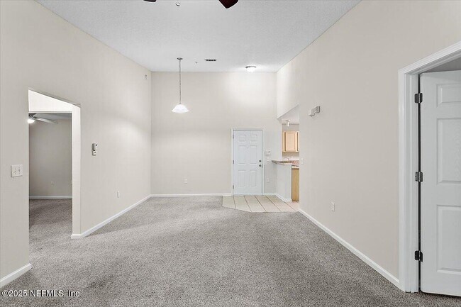 Foto del edificio - 7920 Merrill Rd