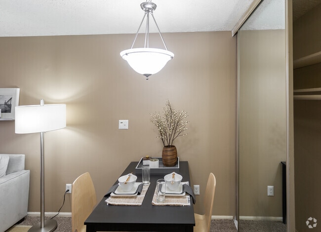 1BR, 1BA - 647 SF - TGM Avalon Lake