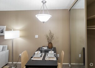 1BR, 1BA - 647 SF - TGM Avalon Lake