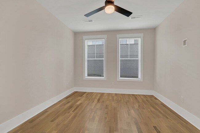 Foto del edificio - 5301 Centennial Blvd