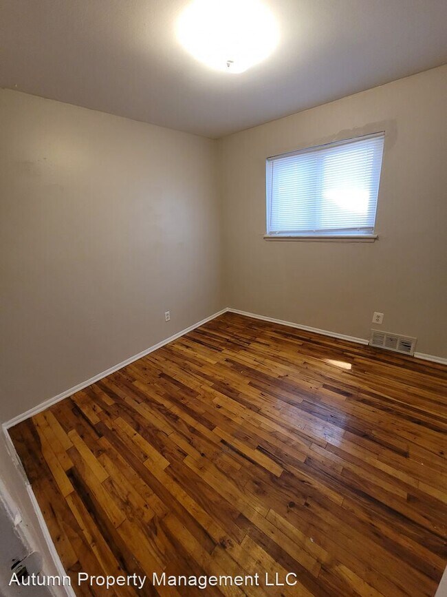 Building Photo - 3 br, 1 bath House - 14823 Muirland Street