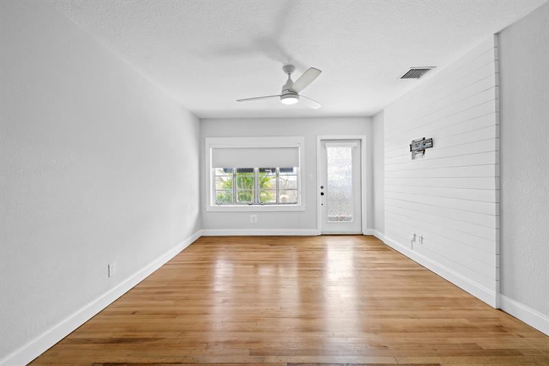 Primary Photo - 411 SW 18th St
