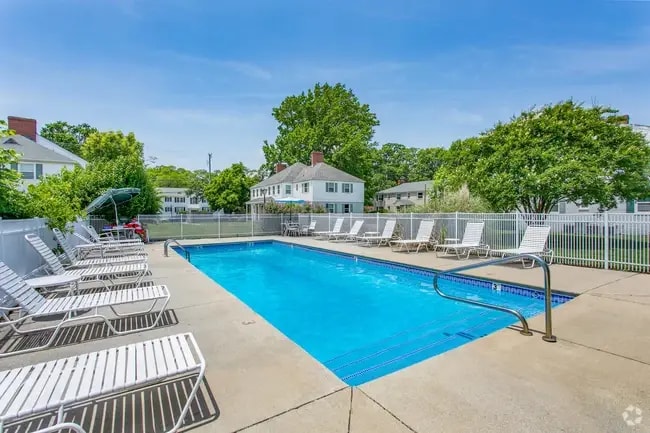 Building Photo - Sterling Oaks Apartments