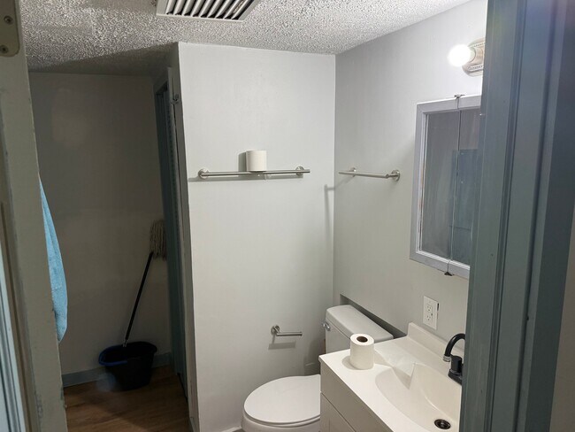 Foto del edificio - 2319 W 60th St