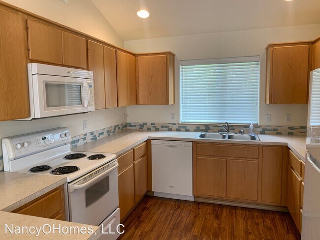 Foto del edificio - 2 br, 2 bath House - 705 SE 6TH ST