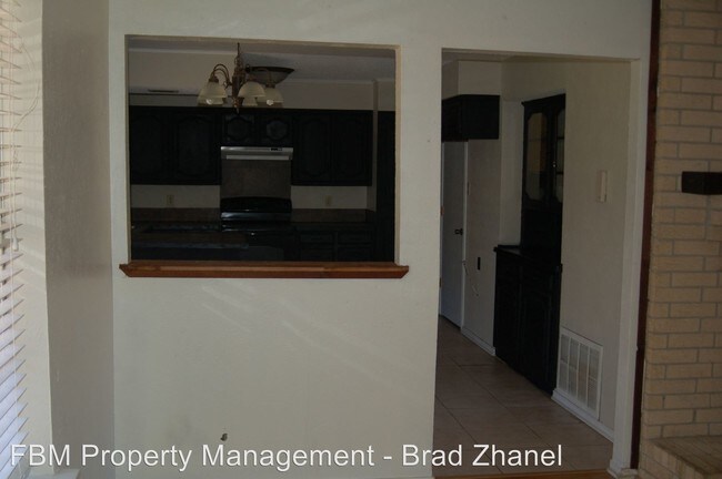 Building Photo - 1200 Phillips Dr