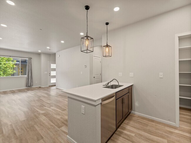 Foto del edificio - Beautiful 3 Bed 2.5 Bath Townhome in North...