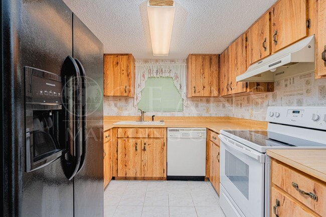 Building Photo - Beachside Townhome in Ormond