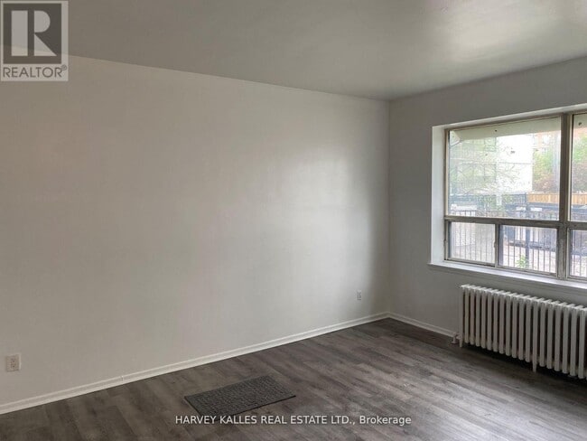 Building Photo - 1582 Bathurst St